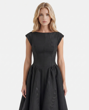 Anna Flare Midi Dress Black view 2