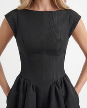 Anna Flare Midi Dress Black view 6